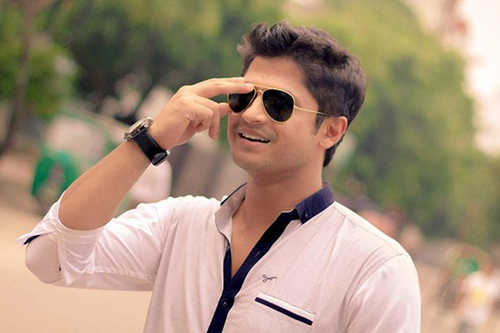 ক্যামেরার পেছনেও কাজ করছেন নিলয়  