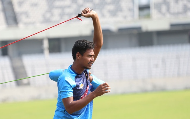 মাঠে ফিরছেন মুস্তাফিজ