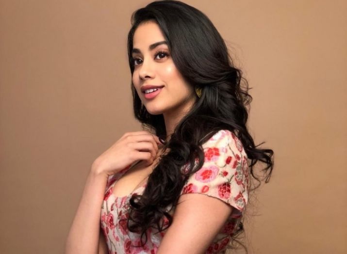 ফ্লার্ট করতে ভালবাসেন জাহ্নবী  