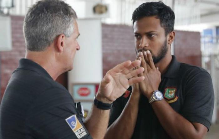 সাকিবকে গর্জে ওঠার আহ্বান রোডসের