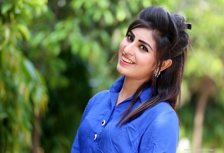 লুকোচুরি খেলায় মেতেছেন শখ