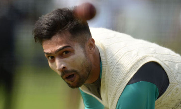 ওয়াসিম আকরাম বিশ্বকাপে আমিরকে চান 