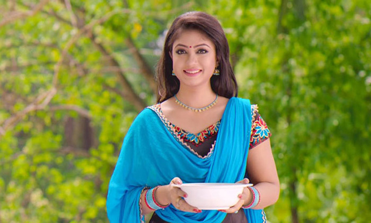পেশাদার প্রযোজকরাও নেই এখন: আঁচল