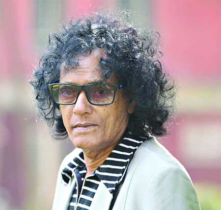 বাবা-মা’র পাশে সমাহিত টেলি সামাদ