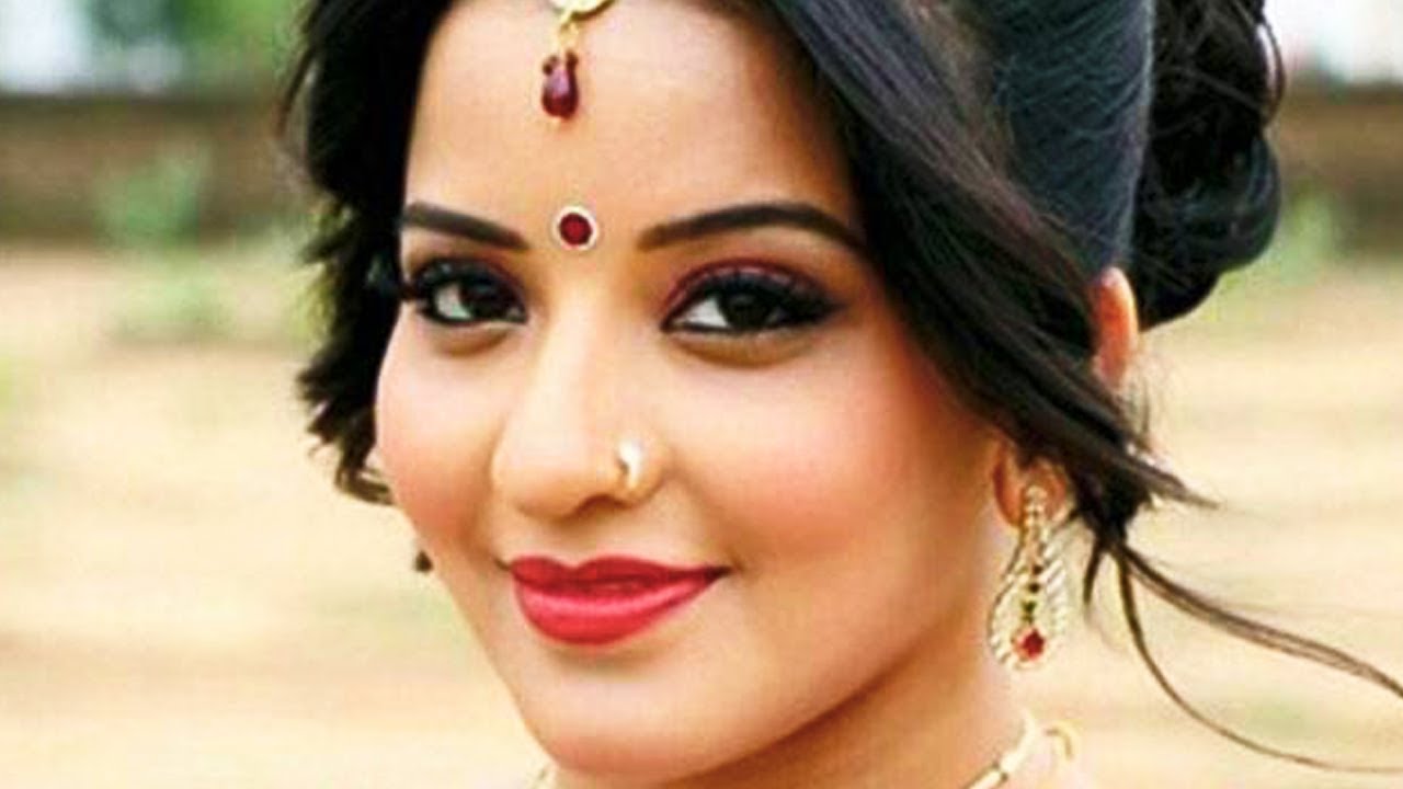 মোনালিসা ফের খোলামেলা 