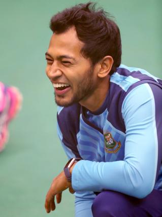 চিড় ধরা পড়েনি মুশফিকের হাতে 
