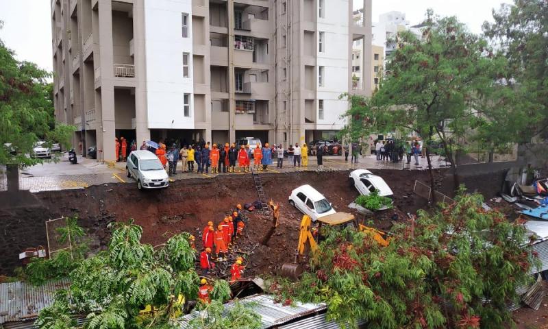 পুনেতে দেয়াল ধসে নিহত ১৫