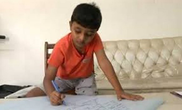 মাত্র ৮ বছর বয়সেই ১০৬টি ভাষা জানে যে বালক!