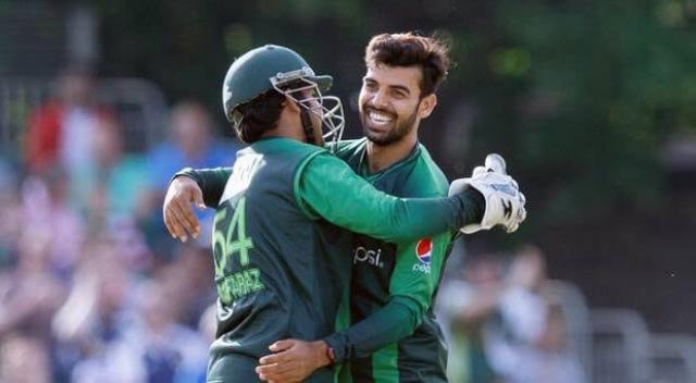 শাদাব বিশ্বকাপ নিয়ে স্বপ্ন দেখাচ্ছেন পাকিস্তানকে