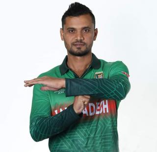 যোদ্ধার মতো নেতৃত্ব দেয় মাশরাফি