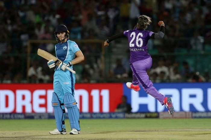 ২ উইকেট নিয়েও জাহানারার শিরোপা জেতা হলো না 