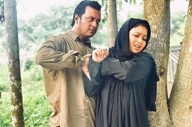 ভিন্ন লুকে ইমন-ভাবনা