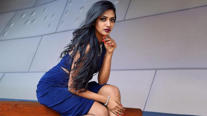 দেশীয় প্রথম ছবির শুটিংয়ে দুবাইয়ে সাদিয়া
