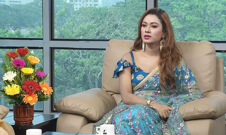 পর্দার পেছনের ববি
