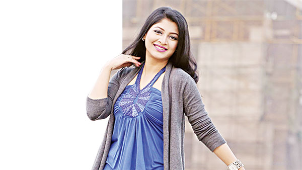 প্রশংসা কুড়াচ্ছেন দর্শক এবং নির্মাতারা