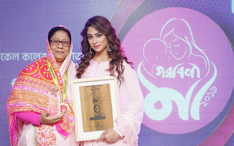 পপির ‘গরবিনী মা’