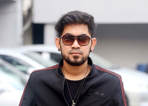 ভালোবাসা দিবসে তানজীবের ‘ডুবে ডুবে’