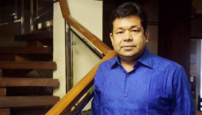 রাজনীতি ছেড়ে গানে ফিরছেন মনির খান