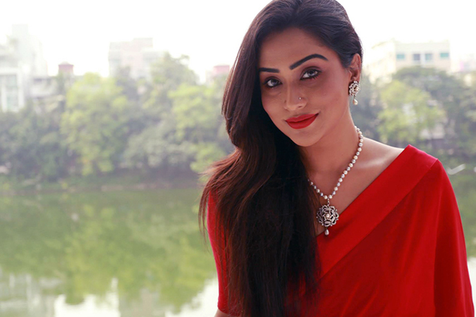 এবার জমিদার বাড়ির বউ মম