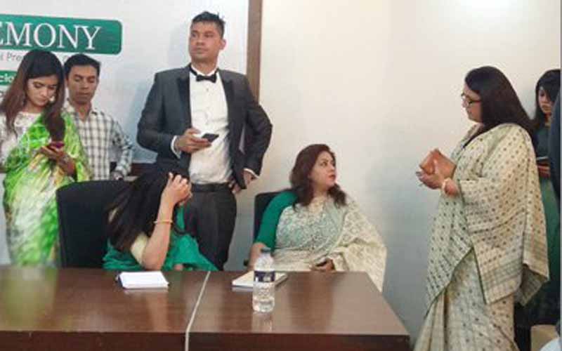 ফোন চুরি, সাংবাদিকদের আটকে রাখলেন শমী কায়সার!