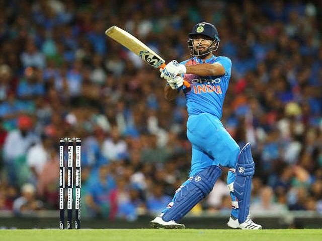 পন্তকে ইংল্যান্ডে ডেকেছেন কোহলিরা