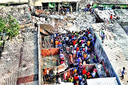 কেরানীগঞ্জে আবারও কেমিক্যাল গোডাউনে আগুন, আহত ১০