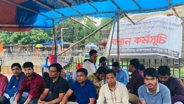 ঈদের দিনও অবস্থানে ছাত্রলীগের বিক্ষুব্ধরা