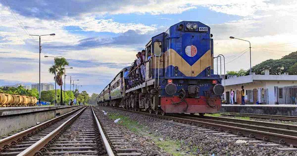 ঈদযাত্রার প্রথম দিনে ট্রেনে শিডিউল বিপর্যয়, ভোগান্তি