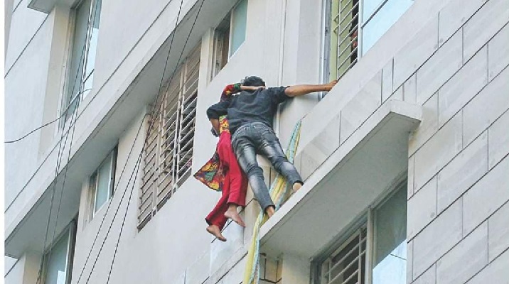 চট্টগ্রামে গৃহকর্ত্রীর নির্যাতনে আত্মহত্যার চেষ্টা, বাঁচালেন যুবক