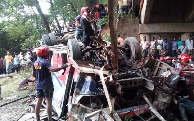 ফরিদপুরে ব্রিজের রেলিং ভেঙে বাস খাদে, নিহত ৮