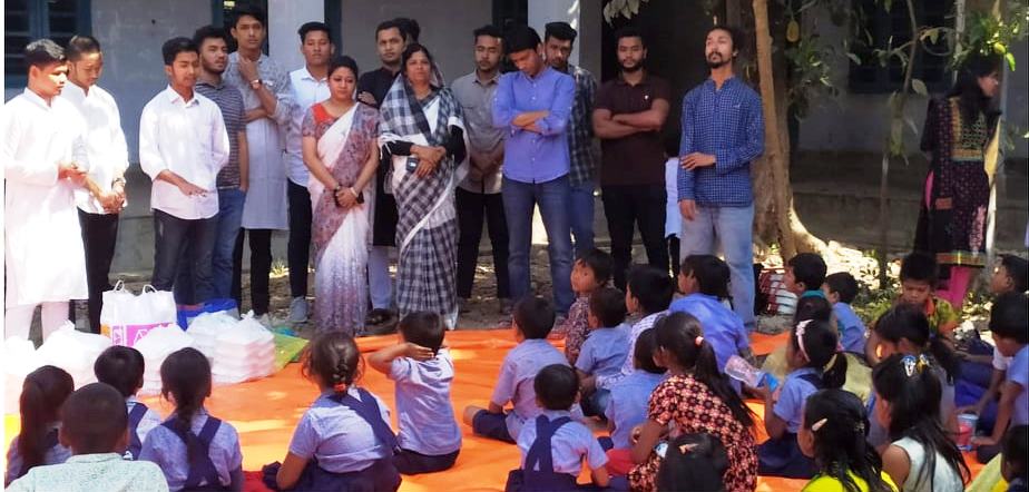 সুবিধবঞ্চিত শিশুদের সাথে একুশ উদযাপন করল স্বেচ্চাসেবী সংগঠন ‌‌'একাত্তর'