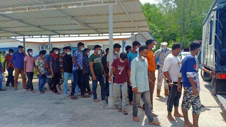 অবৈধভাবে মালয়েশিয়ায় প্রবেশকালে ৩৭ বাংলাদেশি আটক