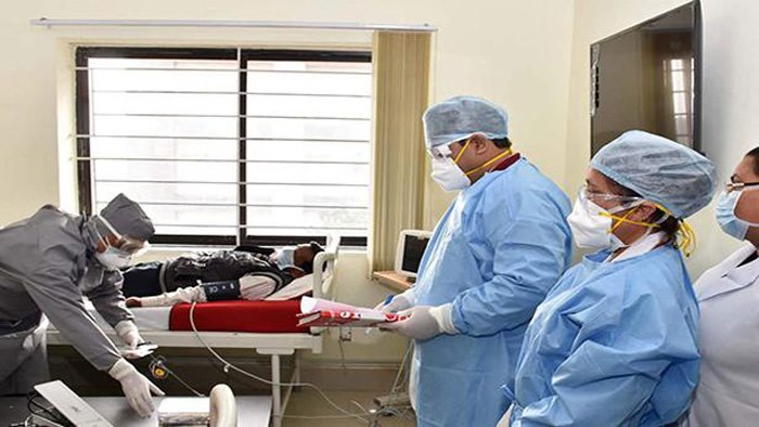 ভারতে আক্রান্ত ৭৮ হাজার ছাড়িয়েছে, স্থগিত ট্রেন চলাচল 