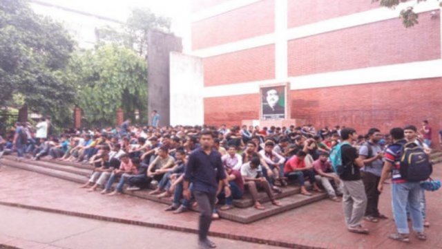 দাবি আদায়ের আশ্বাসে ক্লাসে ফিরলেন বুয়েট শিক্ষার্থীরা