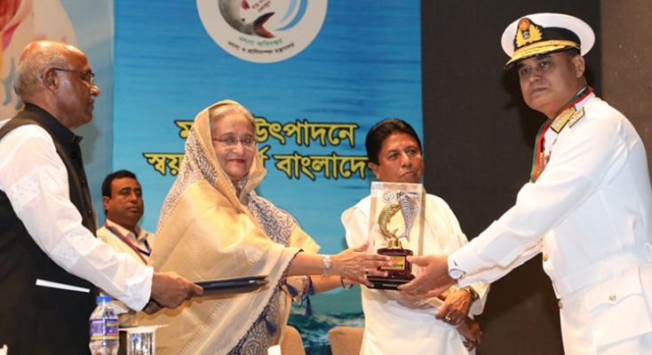 বাংলাদেশ নৌবাহিনী পেলো জাতীয় মৎস্য পুরস্কার