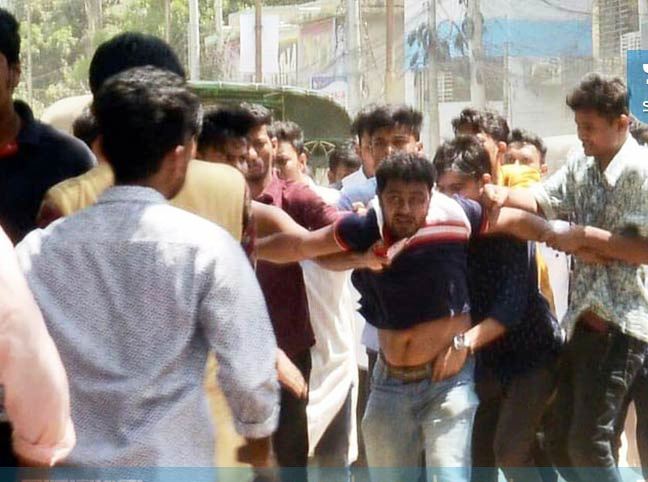 জামায়াত নেতার জানাজায় সংঘাত: ১২১ জনের বিরুদ্ধে ছাত্রলীগের মামলা