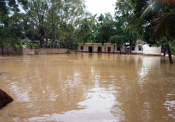 হবিগঞ্জের মাধবপুরে সোনাই নদীর পাড় ভেঙে অর্ধশত গ্রাম প্লাবিত