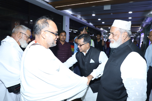 ৪১৯ জন হজযাত্রী নিয়ে প্রথম হজ্ব ফ্লাইটের ঢাকা ত্যাগ