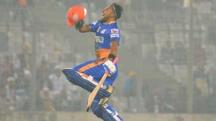 ঢাকাকে উড়িয়ে শীর্ষে খুলনা