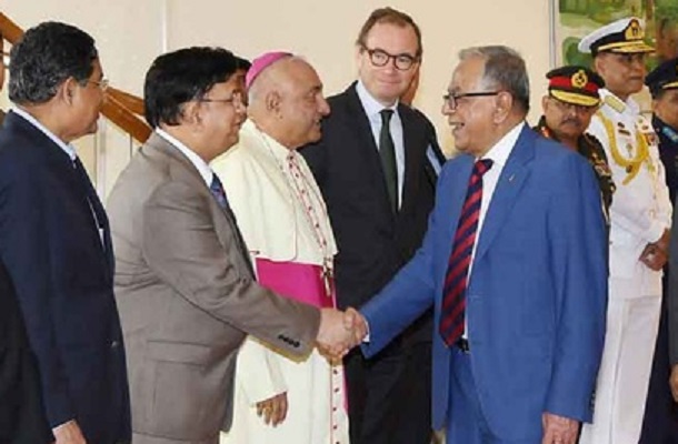 চিকিৎসার জন্য লন্ডন গেলেন রাষ্ট্রপতি
