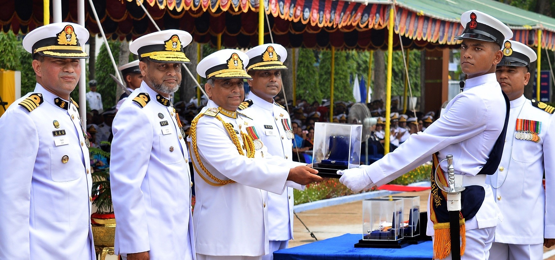নৌবাহিনীর নবীন নাবিকদের শিক্ষা সমাপনী কুচকাওয়াজ অনুষ্ঠিত