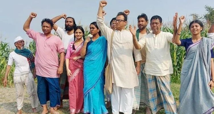 পদ্মার পাড়ে জয় বাংলা স্লোগান দিচ্ছেন রিয়াজ
