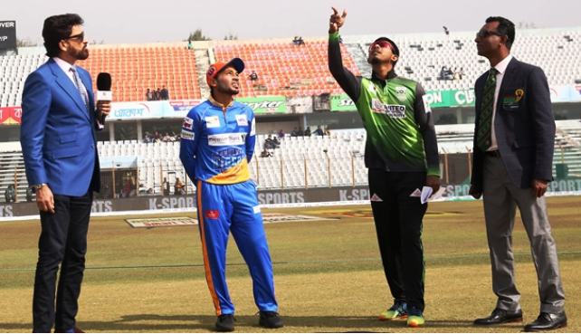 টস জিতে ফিল্ডিংয়ে মুশফিকের খুলনা