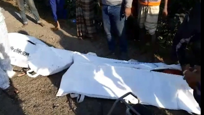 টাঙ্গাইলে কাভার্ডভ্যান-মাইক্রো সংঘর্ষে নিহত ৩