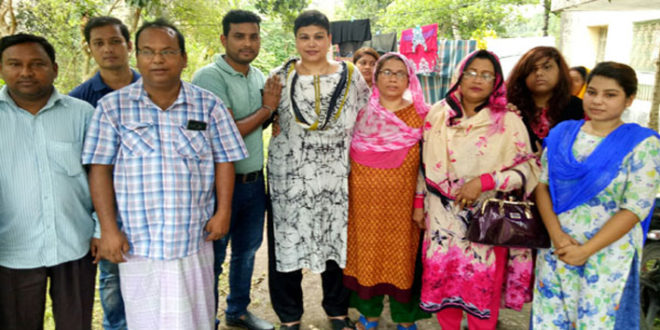 ভালোবাসার টানে ফরিদপুরে মার্কিন নারী ব্যাংকার