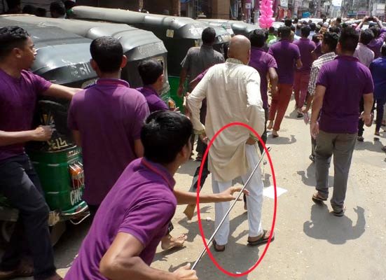 মৌলভীবাজারে ব্যবসায়ীদের হাতে ভোক্তা অধিকারের পরিচালক লাঞ্ছিত