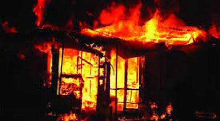 গাজীপুরে বৈদ্যুতিক শর্টসার্কিট থেকে বাড়িতে আগুন 