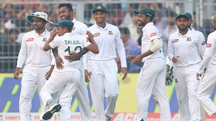 আলাভেসকে উড়িয়ে বছর শেষ করল বার্সা