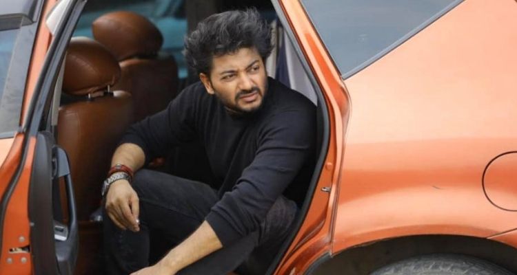 বাবার ব্যবসা সামলাতে চলচ্চিত্র ছাড়ছেন বাপ্পি?