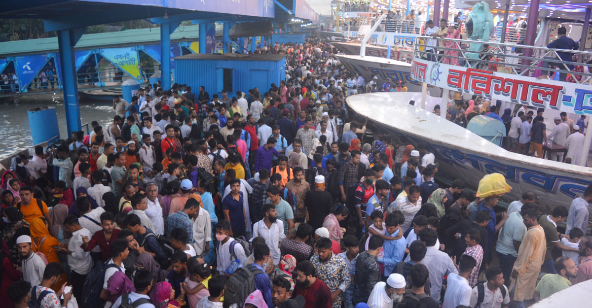 বরিশালে তিল ধারণের ঠাঁই নেই লঞ্চে